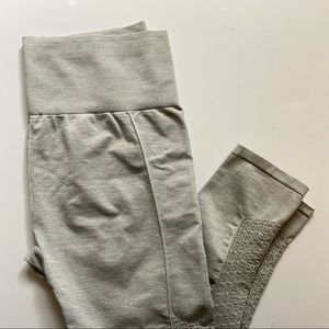 Light gray leggings